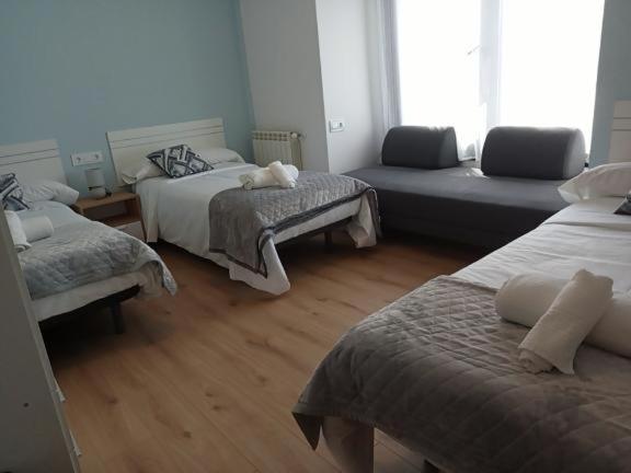 اتاق استاندارد سه نفره, Pension Xacobeo Lavacolla
