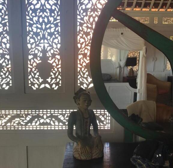 اتاق لوکس با بالکن و چشم‌انداز دریا, Eco Dive Resort Alycastre
