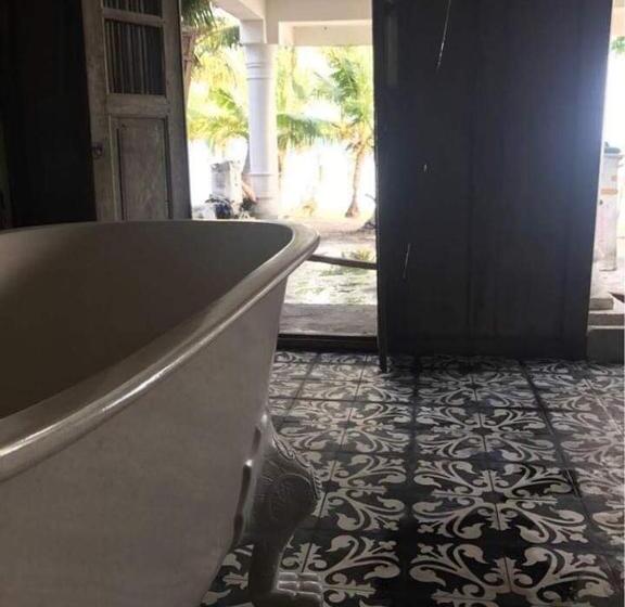 اتاق لوکس با بالکن و چشم‌انداز دریا, Eco Dive Resort Alycastre