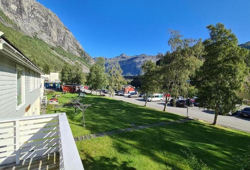 شقة 3 غرف, Trolltunga Lodge