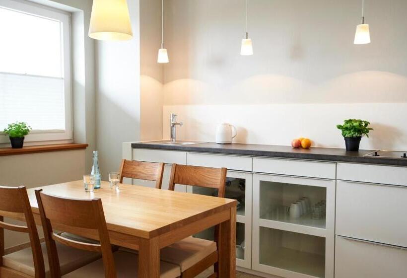 سوییت جونیور, Imjaich Boardinghouse Bremerhaven