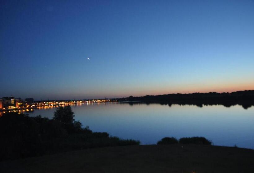 آپارتمان سوپریور 1 خوابه, Warnow