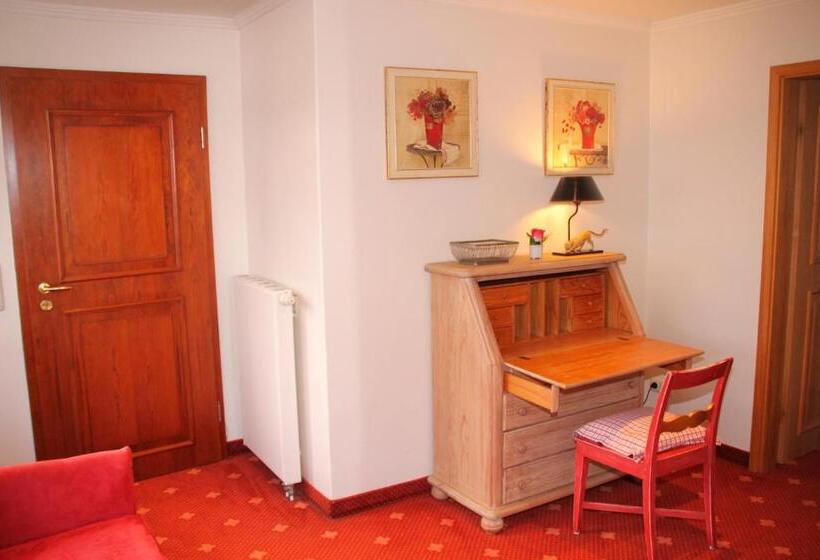 سوییت جونیور با بالکن, Romantik Im Hotel Villa Röhl