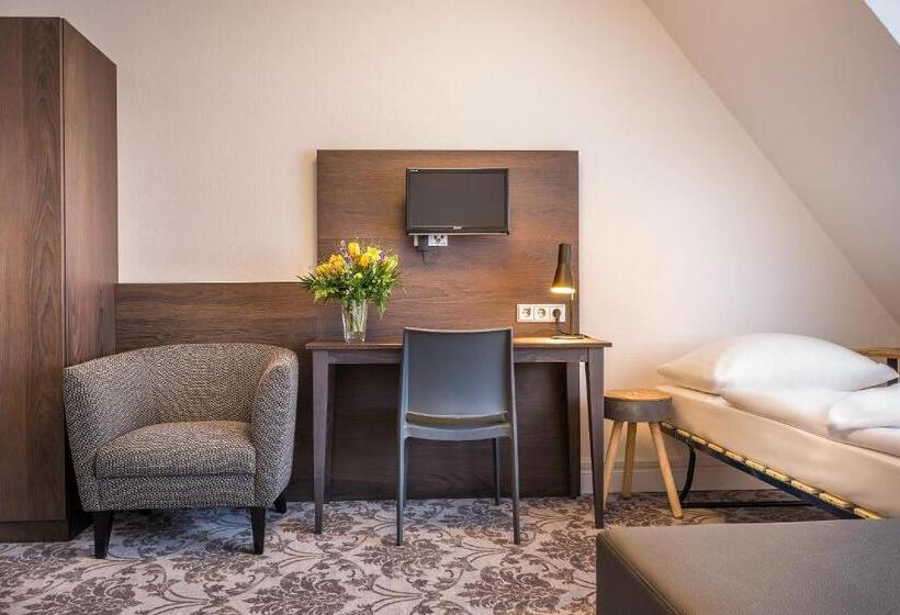 اتاق استاندارد سه نفره, Signature Hotel Astoria