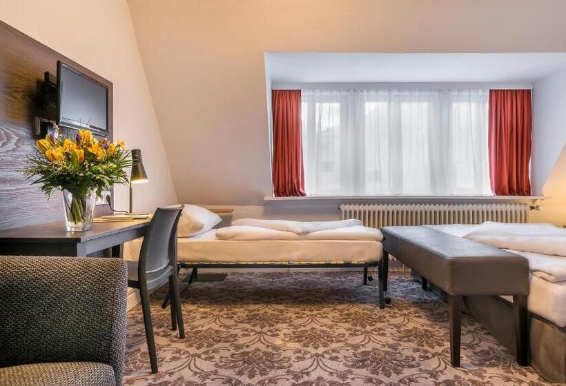 Standard Triple Room, Signature  Astoria Hamburg