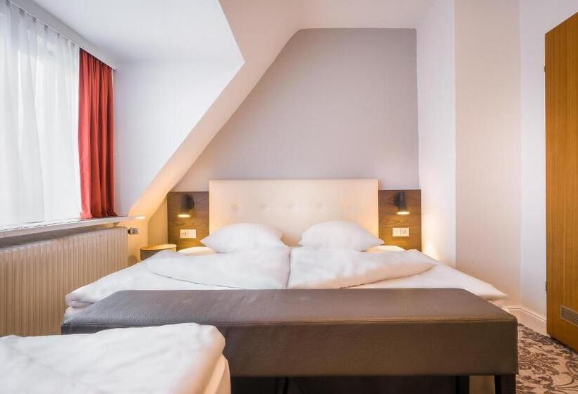 Quarto Triplo Standart, Signature  Astoria Hamburg