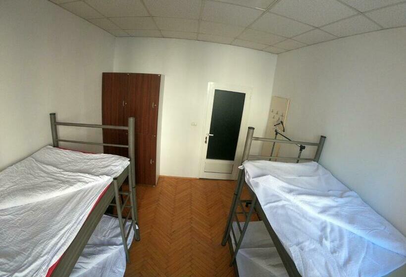 اتاق کلاسیک چهارنفره, Hostel Histria Koper