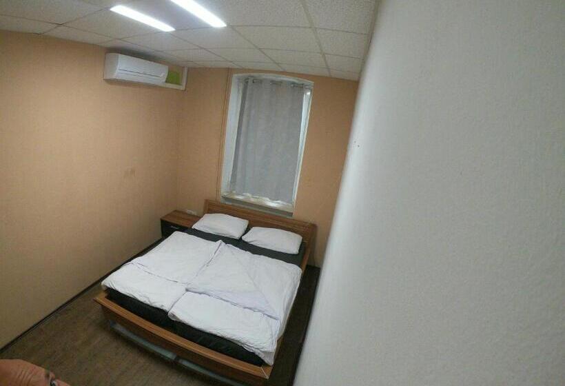 اتاق استاندارد با سرویس بهداشتی مشترک, Hostel Histria Koper