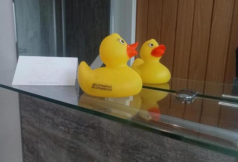 اتاق استاندارد با چشم‌انداز دریا, Flotnar Hús   Ensuite Rooms
