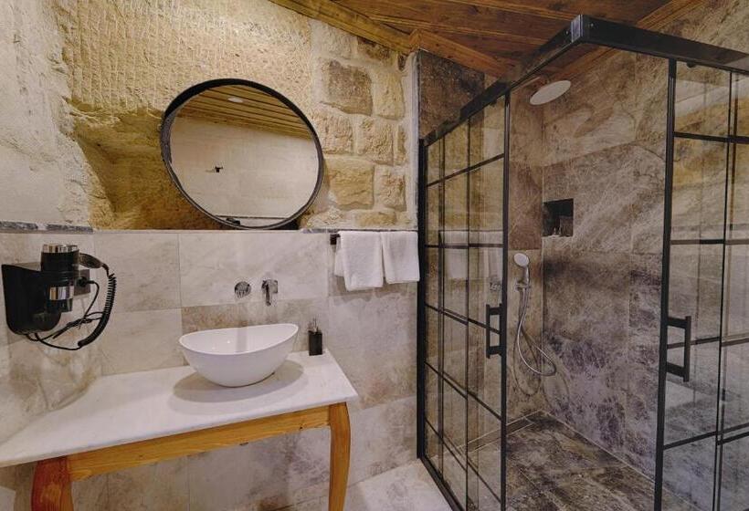 سوییت, Concept Cave Suites