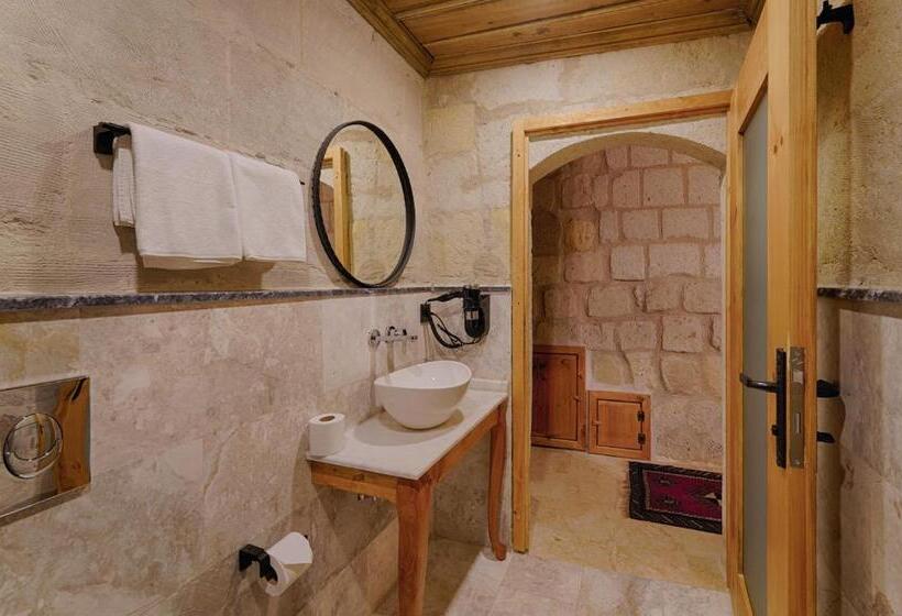 سوییت سوپریور, Concept Cave Suites