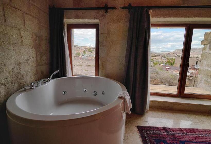 سوییت سوپریور, Concept Cave Suites