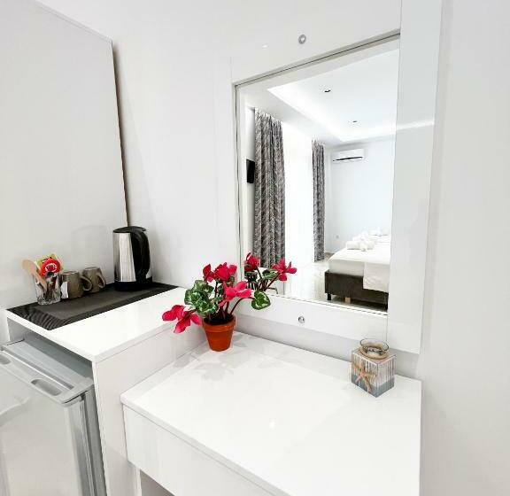 اتاق استاندارد سه نفره, Ionian View B&b