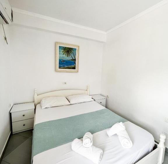 اتاق استاندارد سه نفره, Ionian View B&b