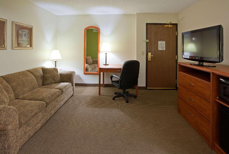 Deluxe Suite King Bed, Americinn By Wyndham Thief River Falls