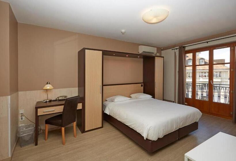 Standard Triple Room, Central