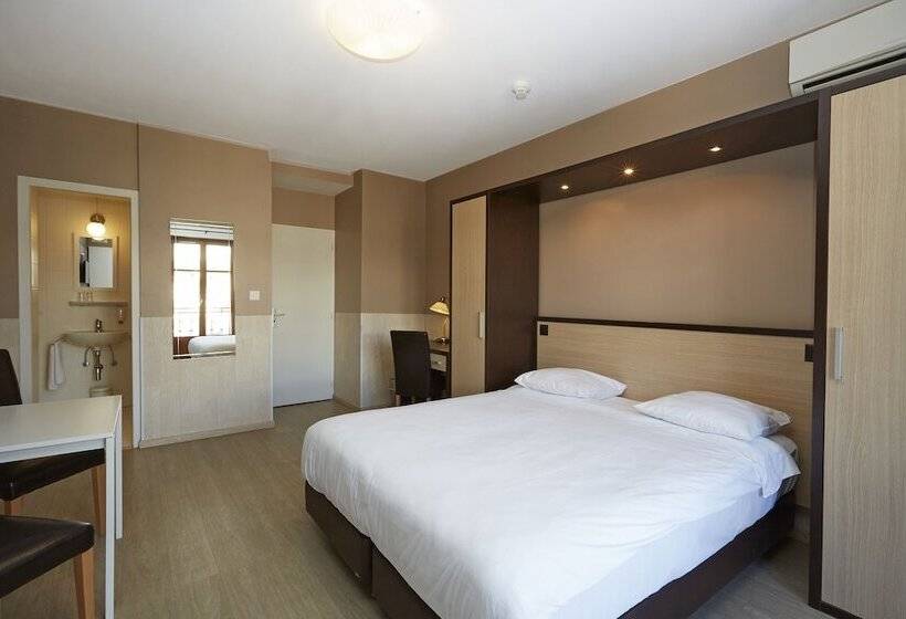 Standard Triple Room, Central