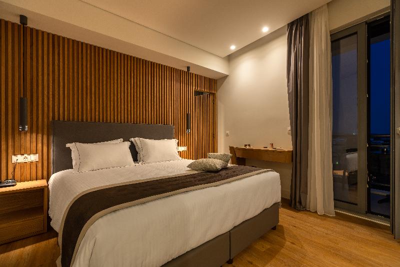 سوییت جونیور, Glyfada Riviera