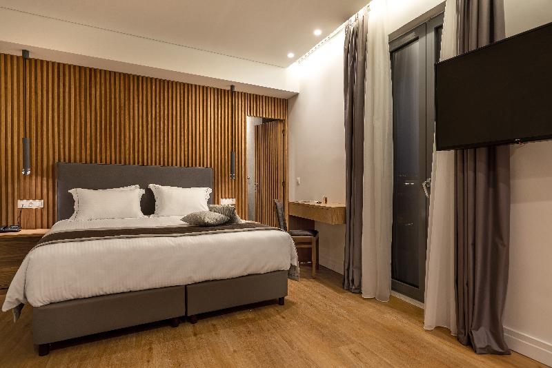 سوییت جونیور, Glyfada Riviera