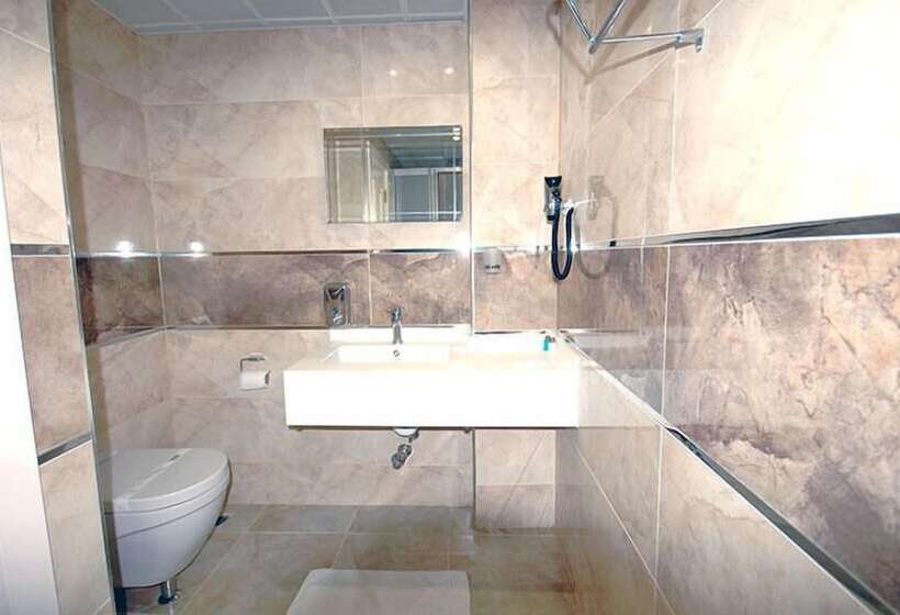 اتاق استاندارد سه نفره, Kent