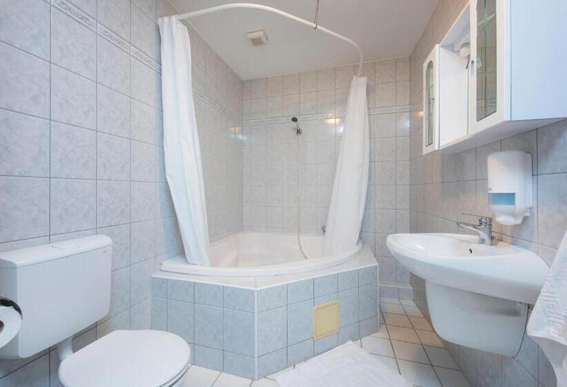 آپارتمان سوپریور 1 خوابه, Kikelet Club