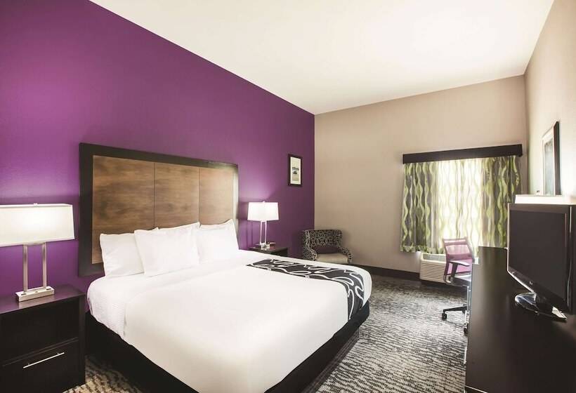 Deluxe Room Adapted for people with reduced mobility, La Quinta Inn & Suites By Wyndham Baton Rouge Denham Springs