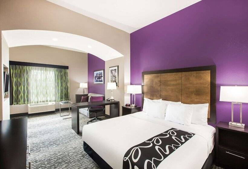 Deluxe Room Adapted for people with reduced mobility, La Quinta Inn & Suites By Wyndham Baton Rouge Denham Springs