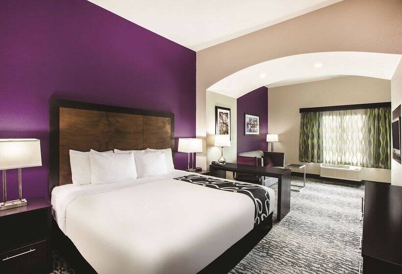 Deluxe Room, La Quinta Inn & Suites By Wyndham Baton Rouge Denham Springs