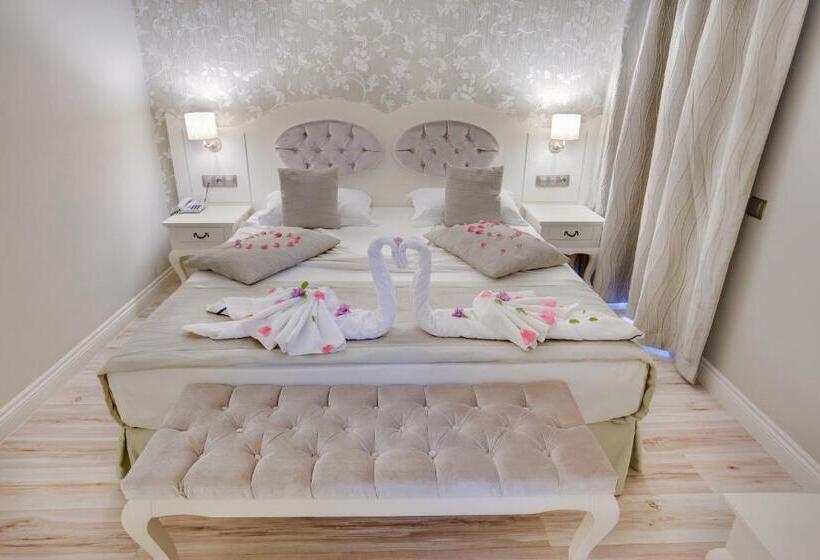 اتاق لوکس, The Pinehill Hotel & Suites