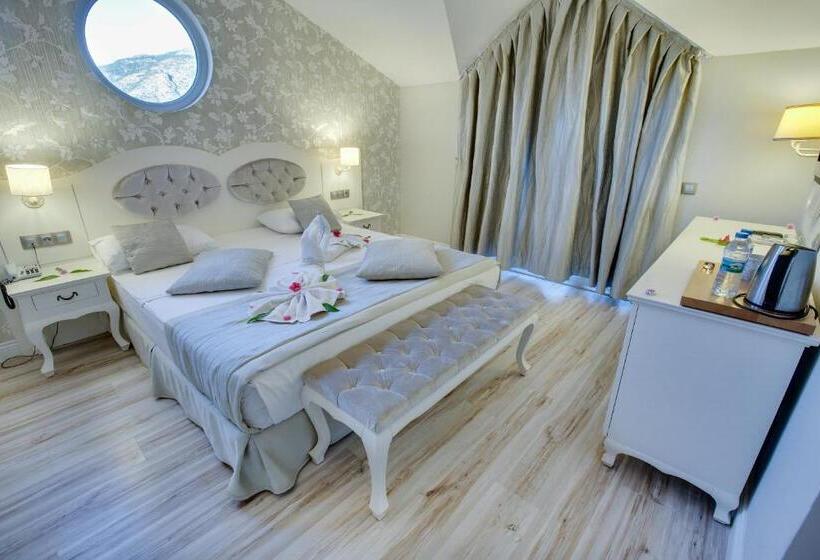 اتاق لوکس, The Pinehill Hotel & Suites