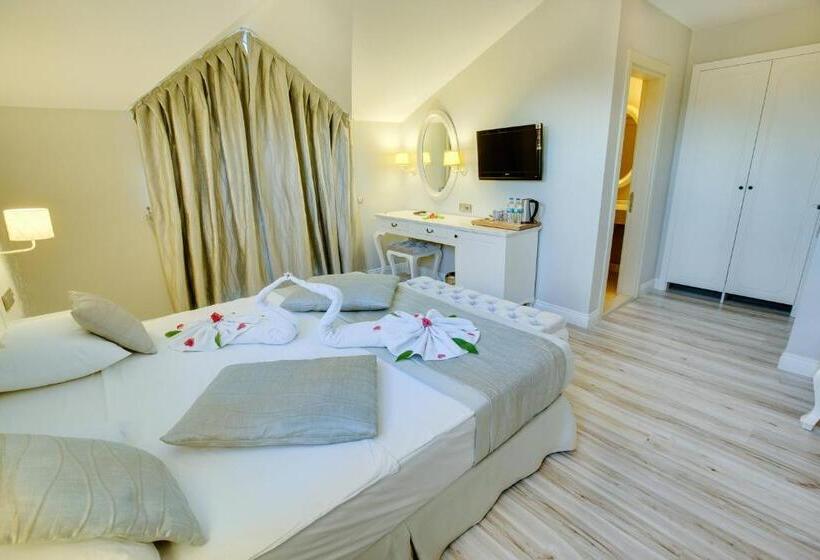 اتاق لوکس, The Pinehill Hotel & Suites
