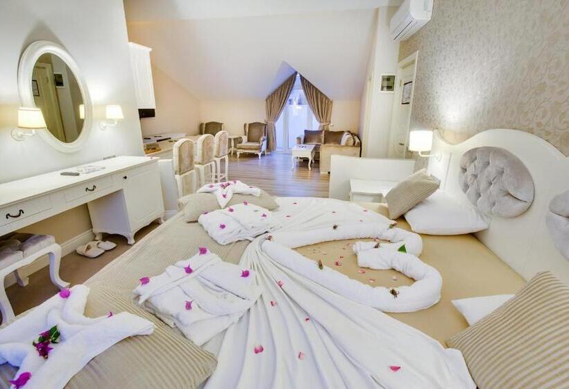 سوئیت پرزیدنت, The Pinehill Hotel & Suites