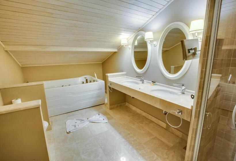 سوئیت پرزیدنت, The Pinehill Hotel & Suites