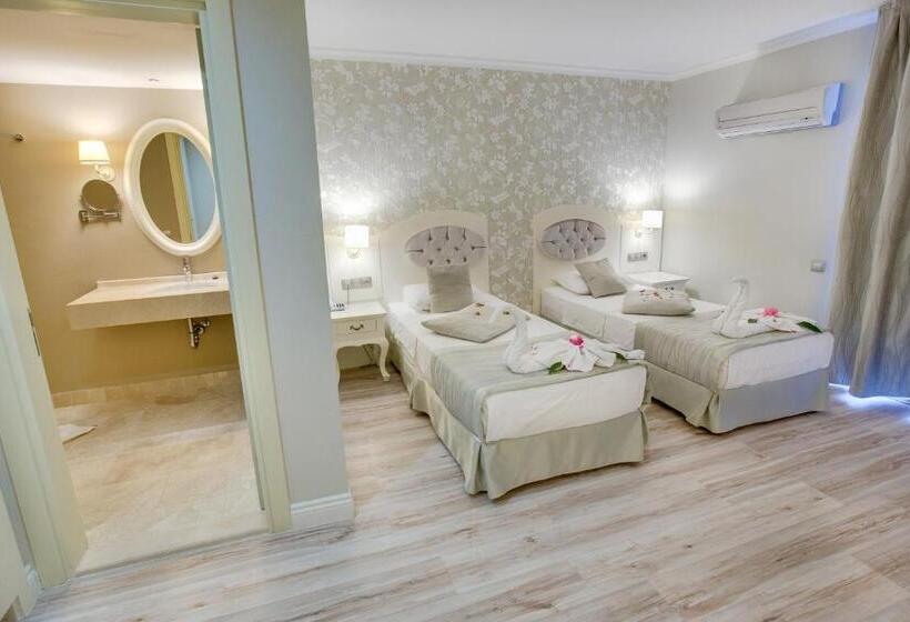 اتاق لوکس, The Pinehill Hotel & Suites