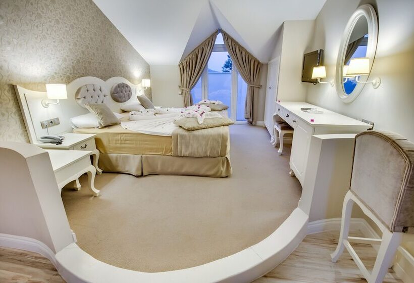 سوئیت پرزیدنت, The Pinehill Hotel & Suites