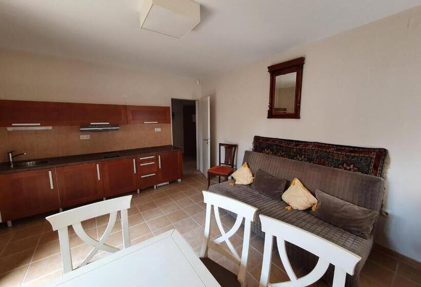 2 Bedroom Apartment with Terrace, Hullám Villa B&b