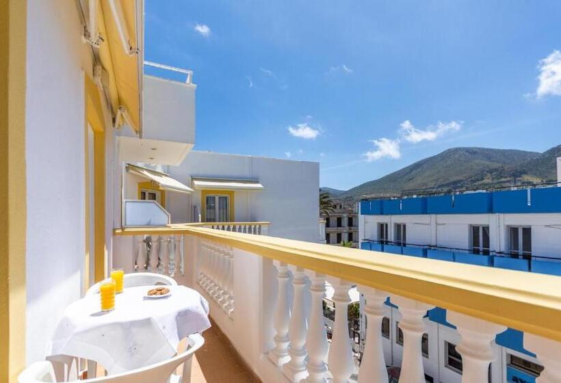 استودیو استاندارد با چشم‌انداز استخر, Irini Apartments