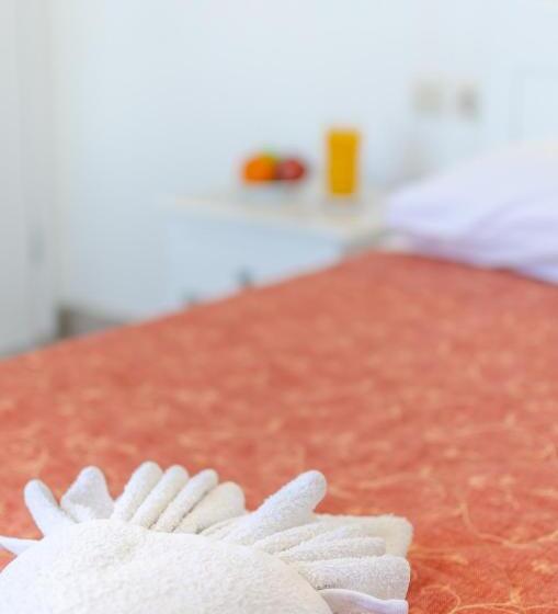 استودیو استاندارد با چشم‌انداز استخر, Irini Apartments