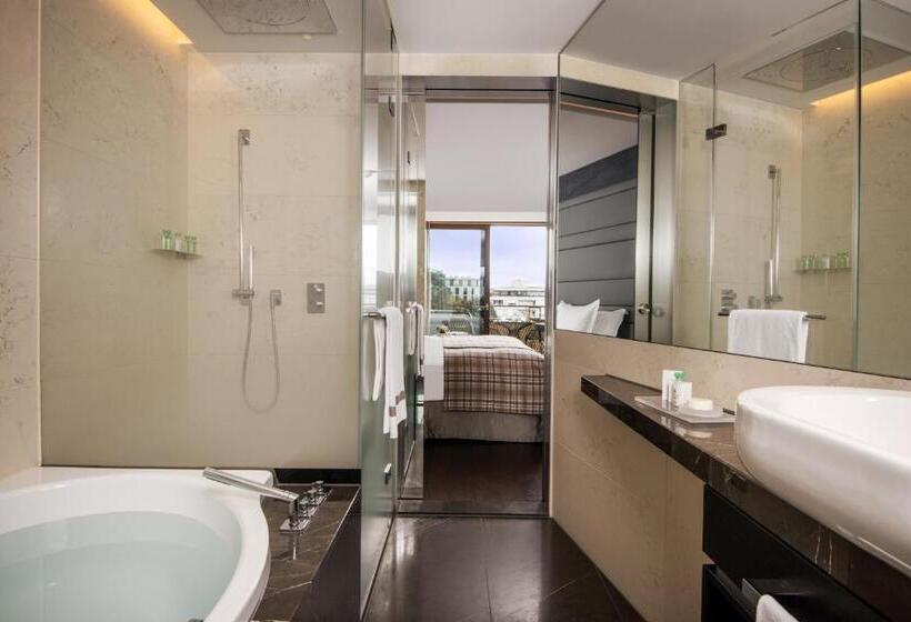 パークビューのデラックスルーム, Royal Savoy Hotel & Spa