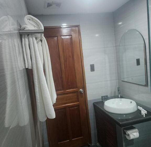 اتاق استاندارد سه نفره, Herencia 625 Formerly Abaca Suites