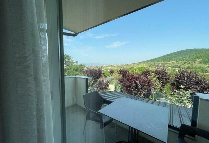 اتاق لوکس با بالکن, Magra Austria Hotel & Restaurant Prishtine