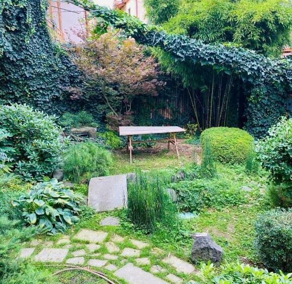اتاق استاندارد سه تخته با چشم‌انداز باغ, The Zodiac Garden