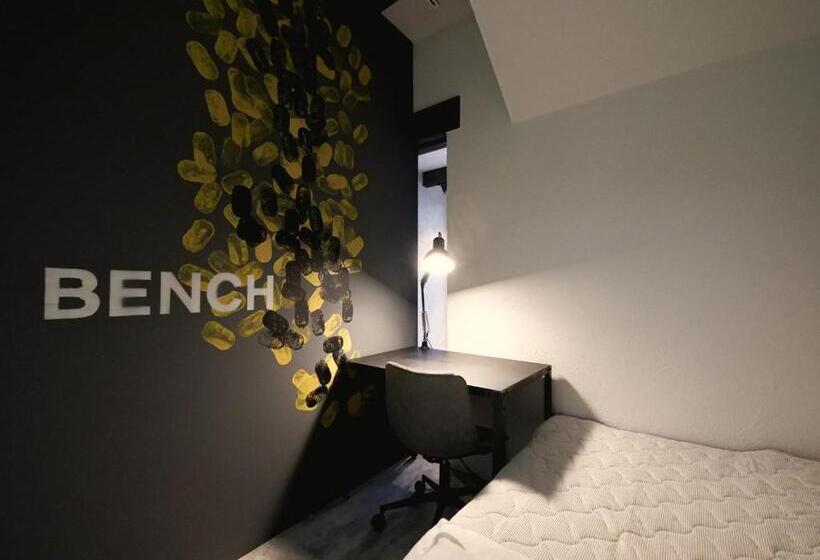 اتاق استاندارد با سرویس بهداشتی مشترک, Bench