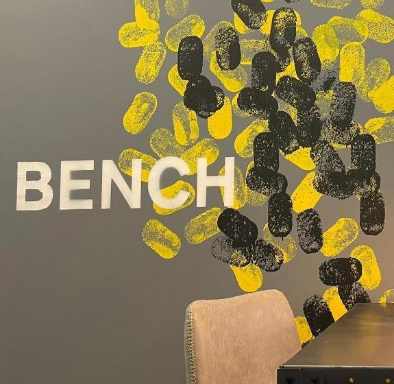 اتاق استاندارد با سرویس بهداشتی مشترک, Bench