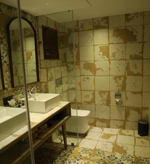 小室, Canary Islands Resort & Spa