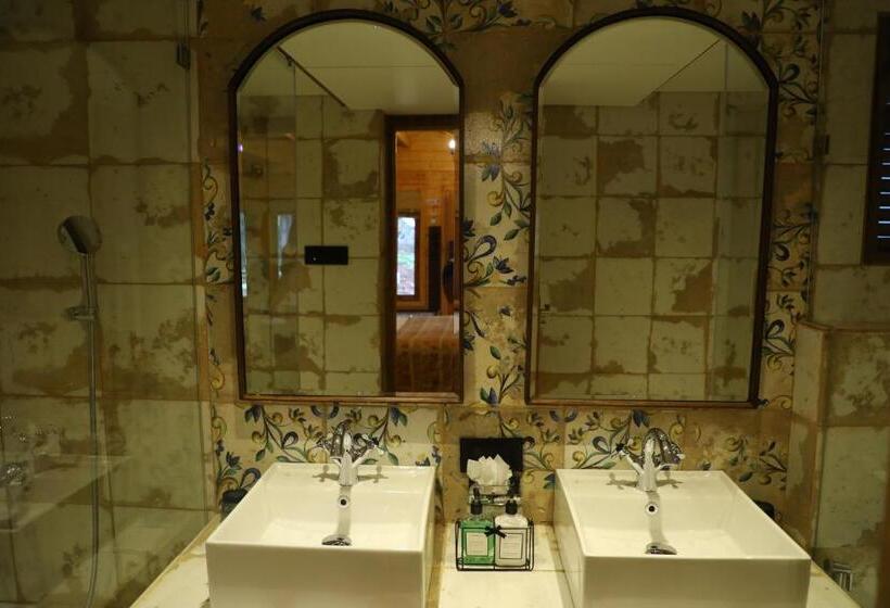 小室, Canary Islands Resort & Spa