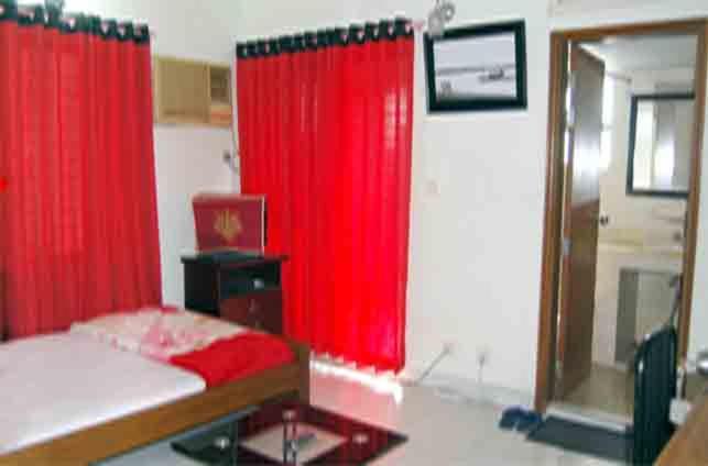 اتاق خانوادگی, Marry House