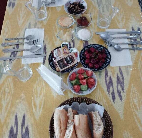 Economy Triple Room, Nastarin