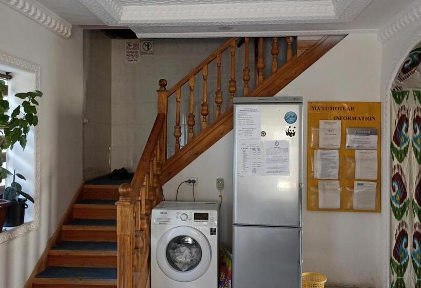 Economy Triple Room, Nastarin