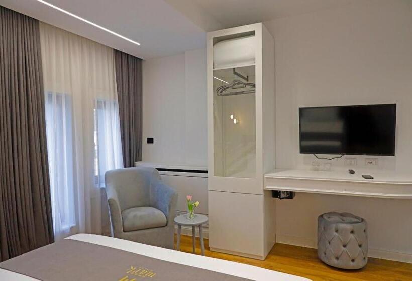 اتاق لوکس, Mark Hotel Tirana